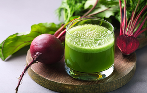 Liver-Detoxifying Green Juice with Dandelion and Beets