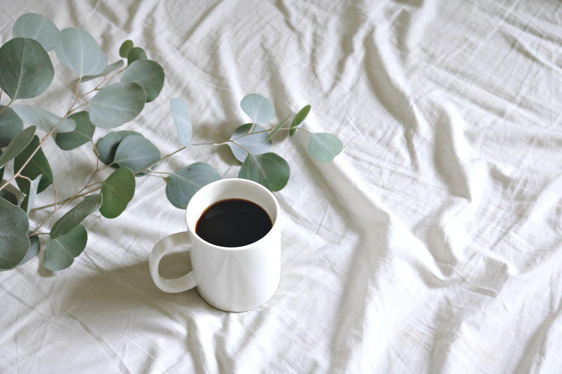benefits of caffeine for under eyes